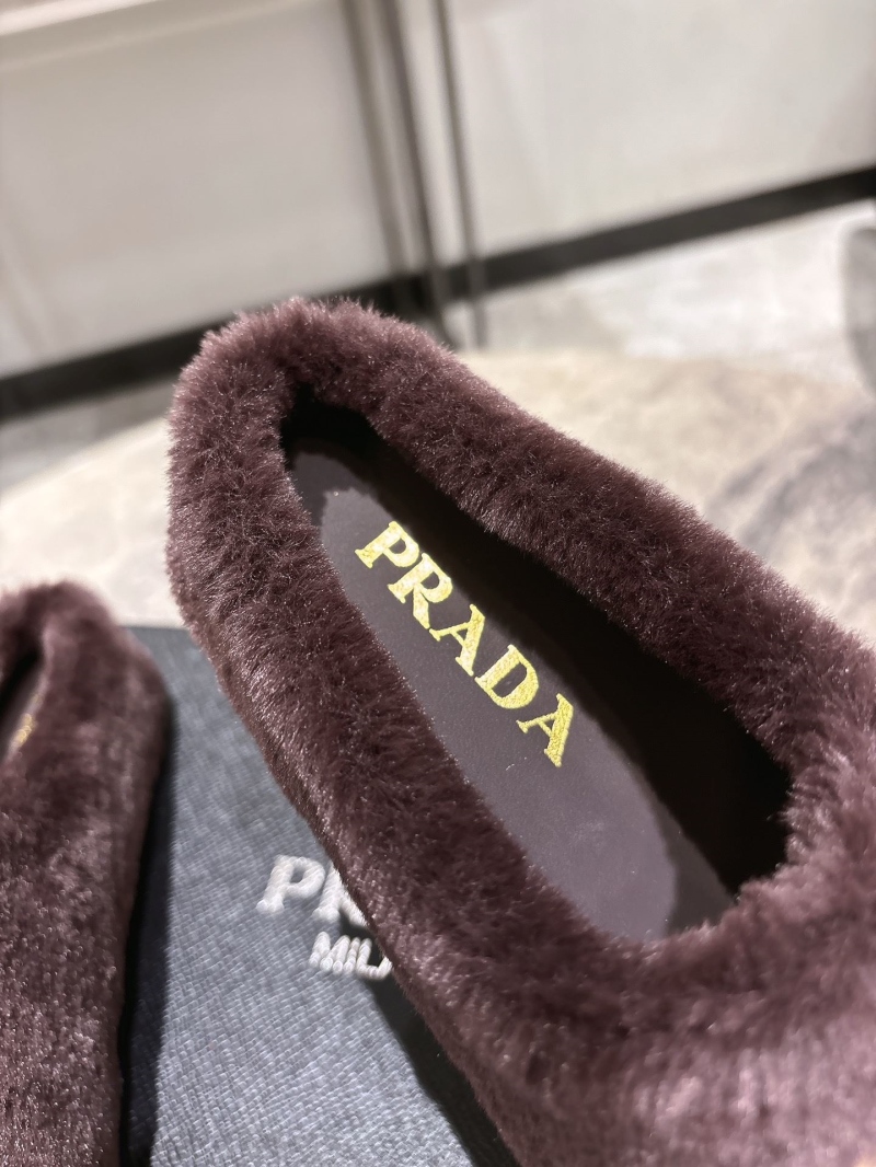 Pra*a slippers
